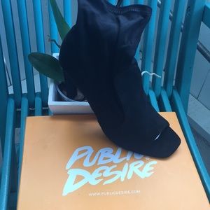 Peep toe bootie NWOT